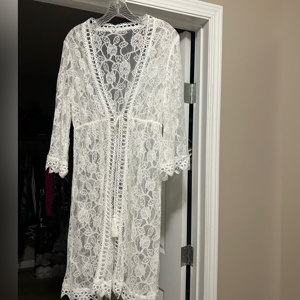 New lace Kimono/beach cover up.
.Fits size small/medium